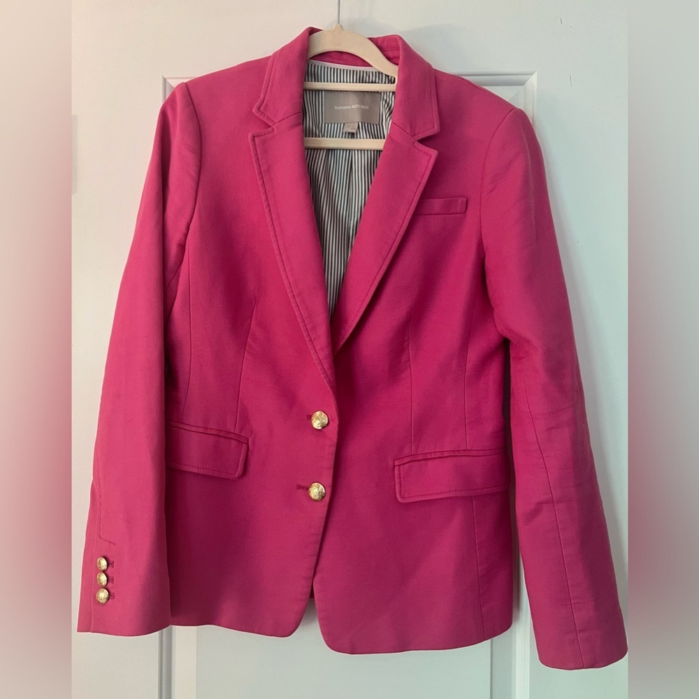Fun Banana Republic pink cotton blazer with gold buttons